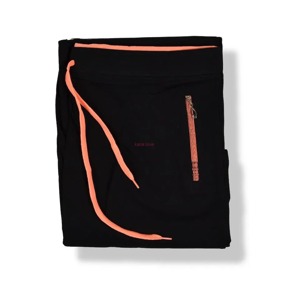 Lucie kvalitní tepláky v nadměrných velikostech